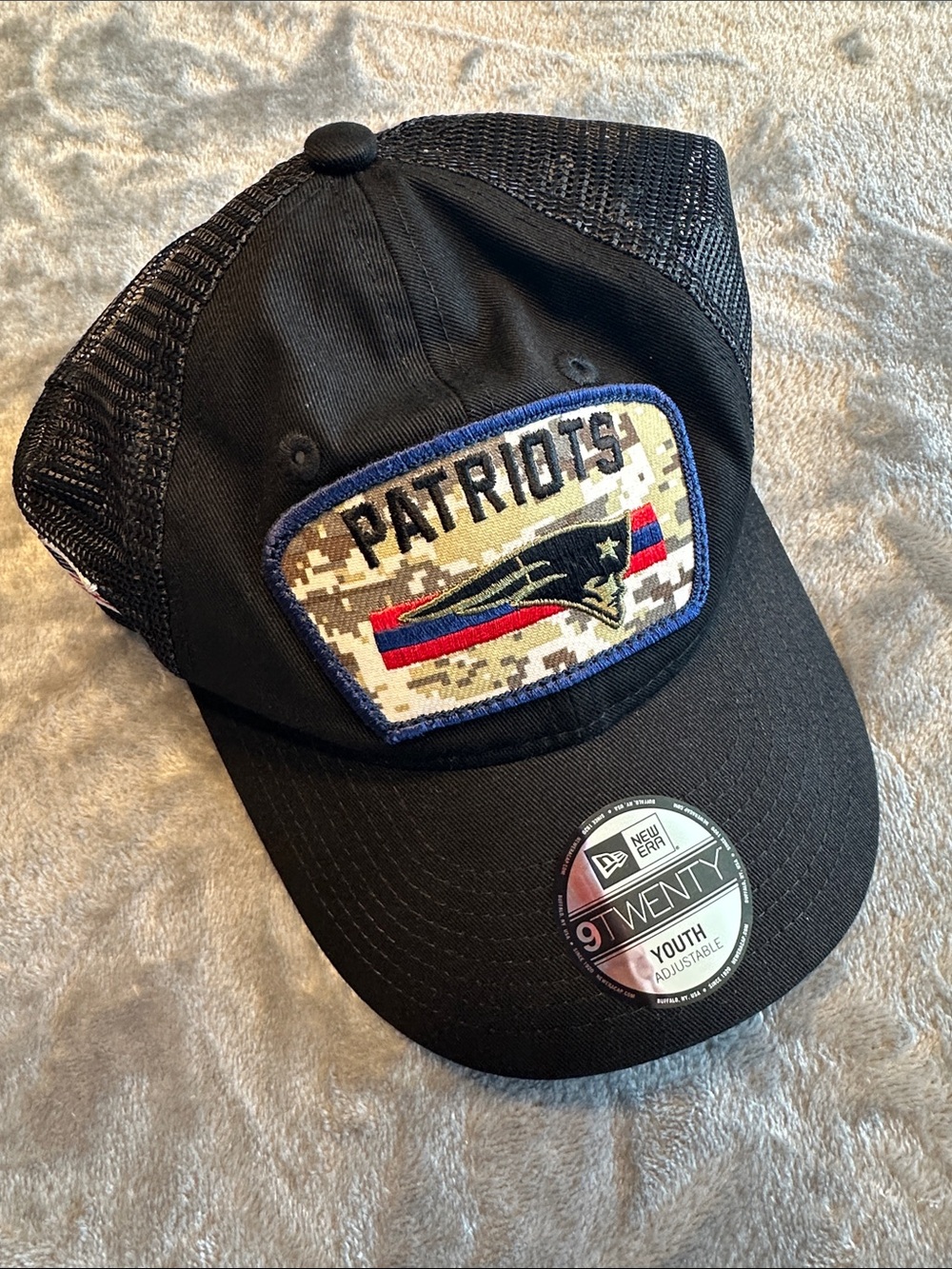 NWT New Era Youth Size Black Patriots Patch Trucker Hat